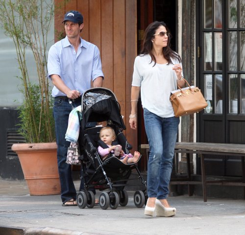 bethenny frankel pregnant 2011. Bethenny takes a walk with her